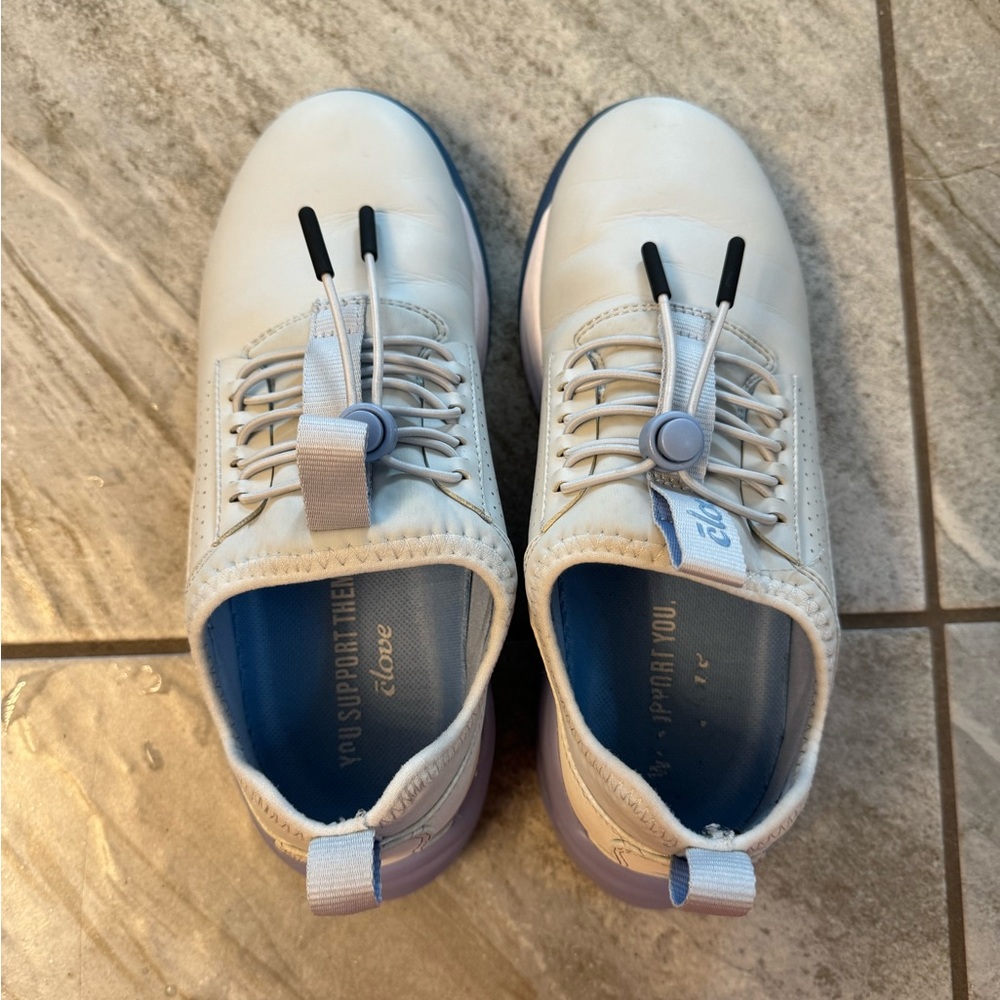 Blue women’s size 6 Clove shoes, waterproof